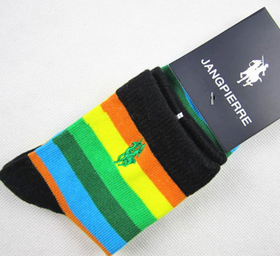 彩虹般的溫暖 秋冬新款彩虹條刺繡純棉女童襪，守護(hù)寶寶每一步